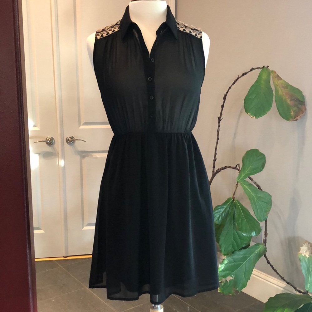 Super b Black Sheer Layered Polyester Size Medium Embroidery Trimmed Dress